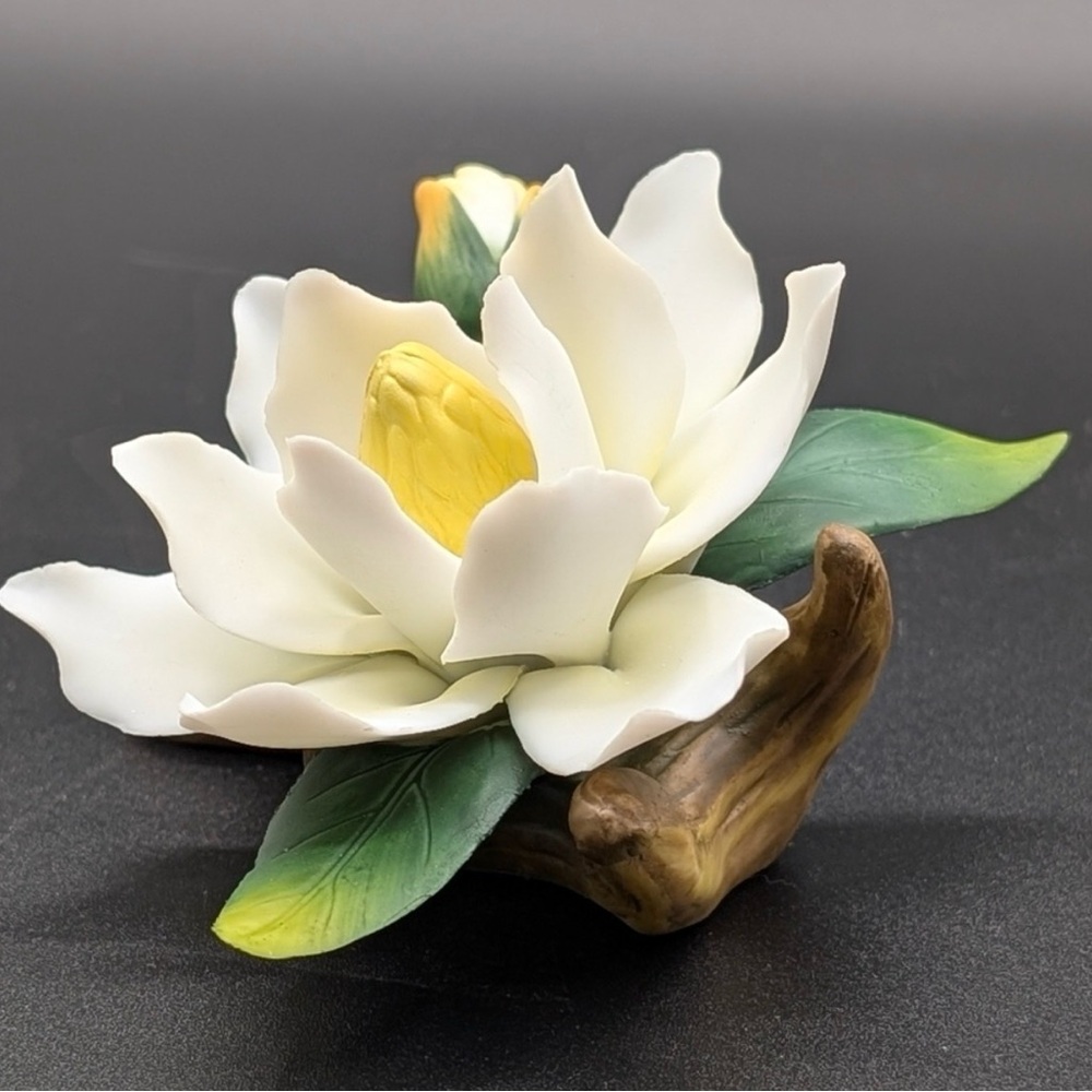 Andrea by Sadek Figurine White Magnolia Flower, Bud and Branch NIB! 15704 - Picture 4 of 10